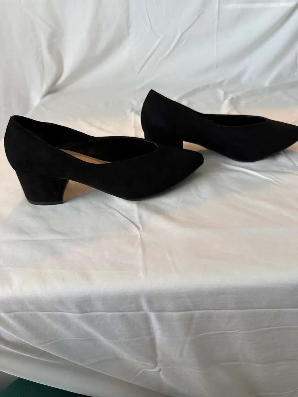 Torrid Black Suede Pointed Toe Block Heel Pump WW 8.5 - Picture 6 of 8